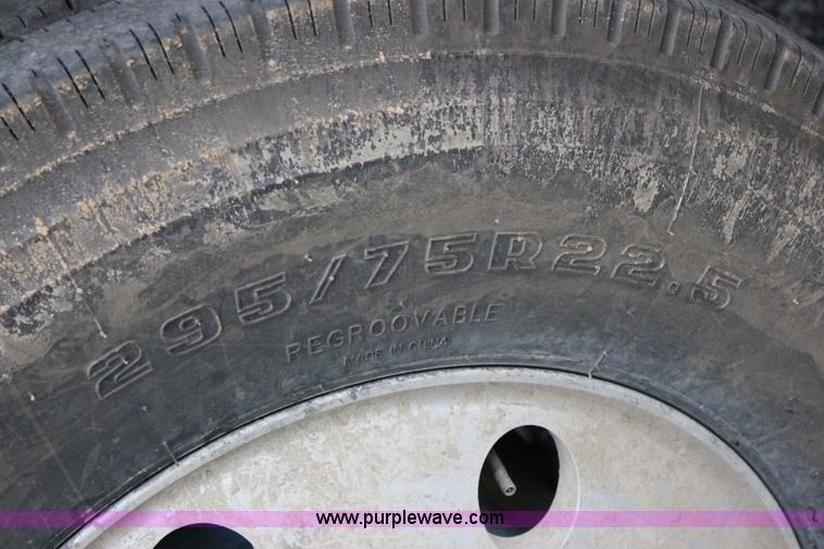 image for item I1746 1996 Freightliner FLD112 semi truck