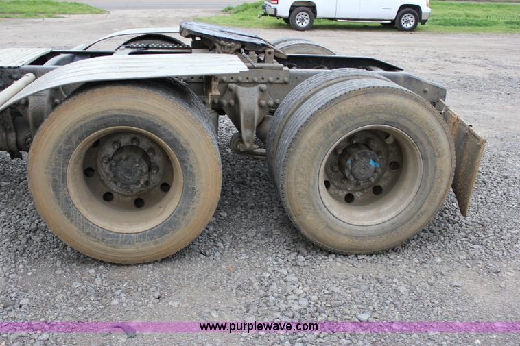 image for item I1746 1996 Freightliner FLD112 semi truck