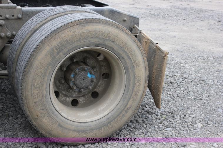 image for item I1746 1996 Freightliner FLD112 semi truck