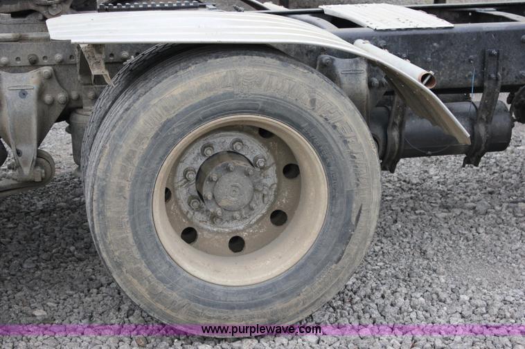 image for item I1746 1996 Freightliner FLD112 semi truck