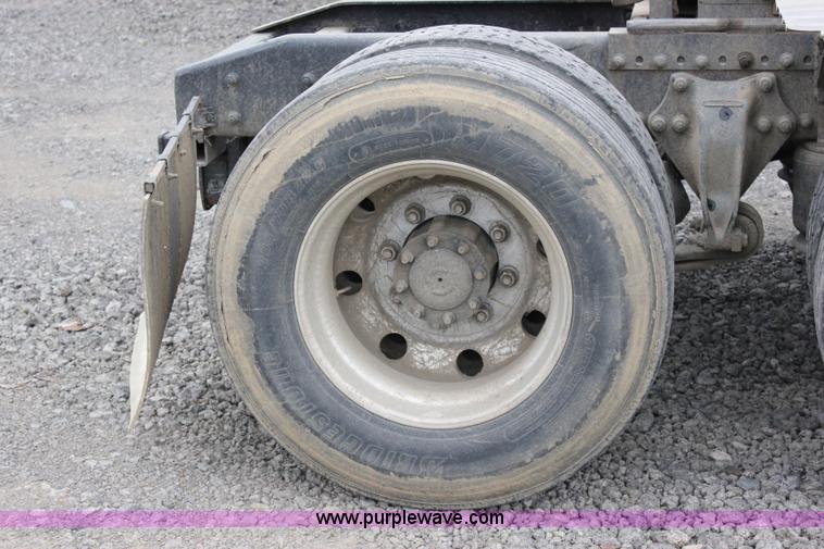 image for item I1746 1996 Freightliner FLD112 semi truck