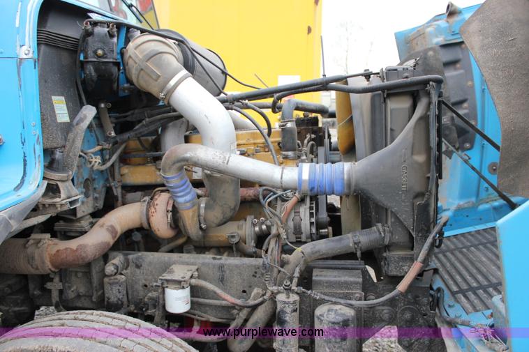 image for item I1746 1996 Freightliner FLD112 semi truck