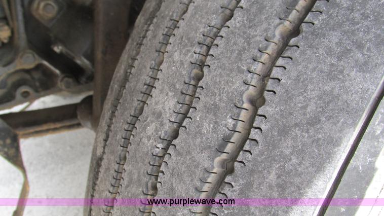 image for item I3038 2003 Peterbilt 379 semi truck