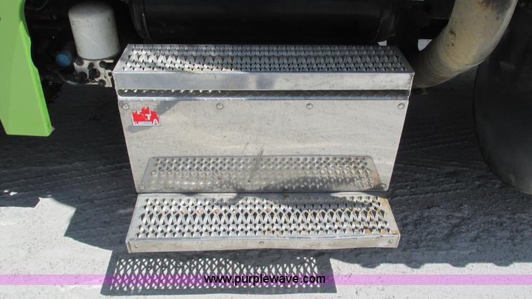 image for item I3038 2003 Peterbilt 379 semi truck