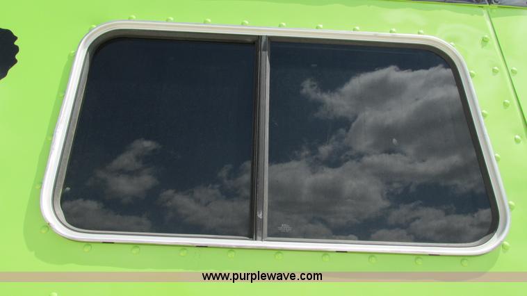 image for item I3038 2003 Peterbilt 379 semi truck