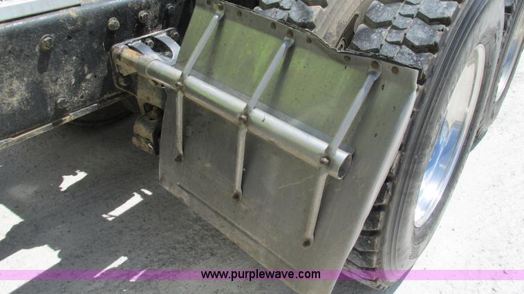 image for item I3038 2003 Peterbilt 379 semi truck