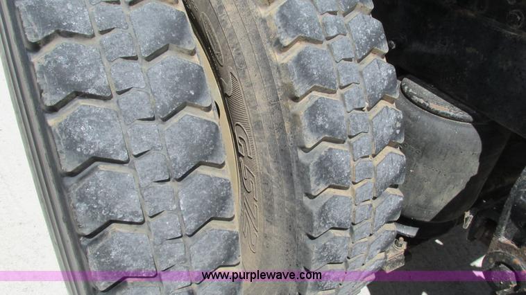 image for item I3038 2003 Peterbilt 379 semi truck