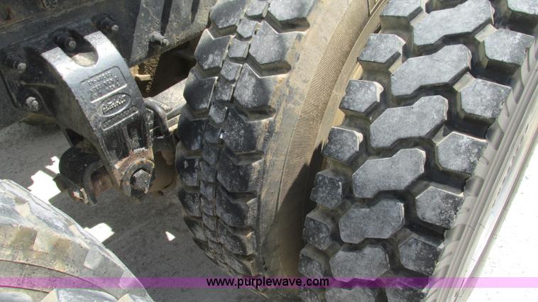 image for item I3038 2003 Peterbilt 379 semi truck