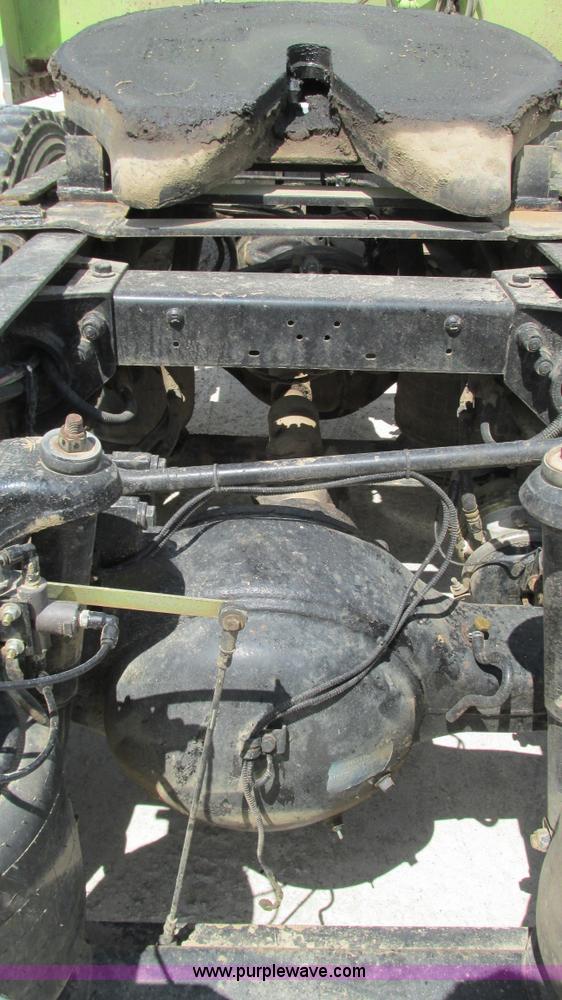 image for item I3038 2003 Peterbilt 379 semi truck