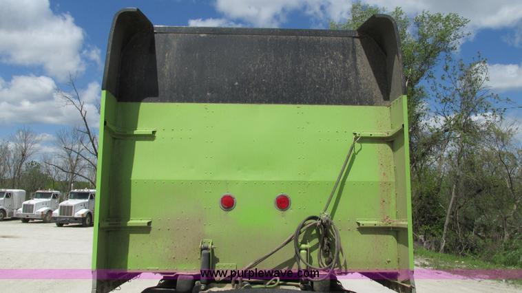 image for item I3038 2003 Peterbilt 379 semi truck