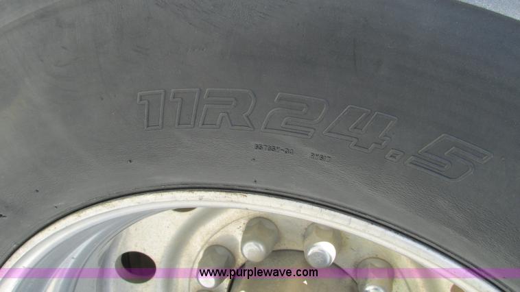 image for item I3038 2003 Peterbilt 379 semi truck