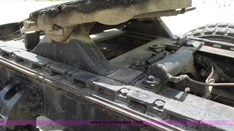 image for item I3038 2003 Peterbilt 379 semi truck