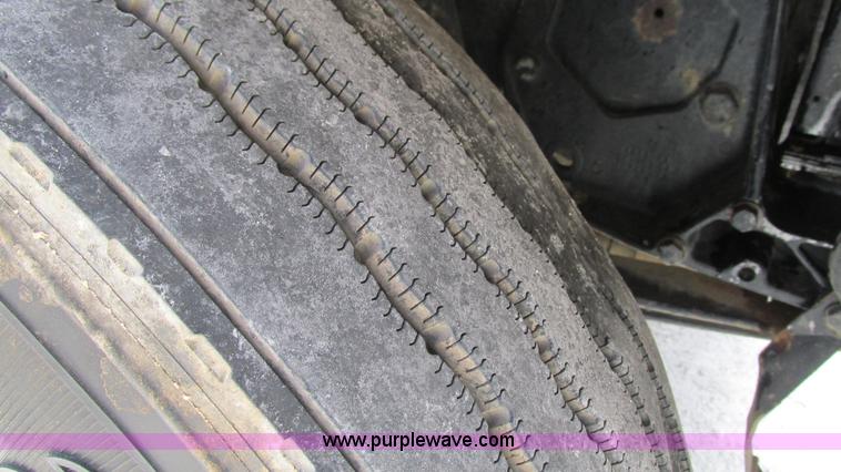 image for item I3038 2003 Peterbilt 379 semi truck