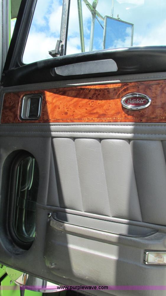 image for item I3038 2003 Peterbilt 379 semi truck