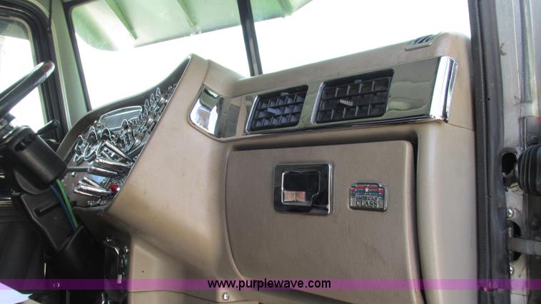 image for item I3038 2003 Peterbilt 379 semi truck