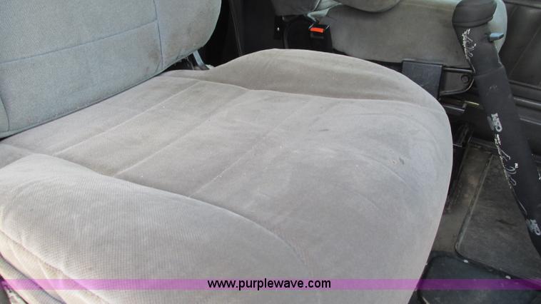 image for item I3038 2003 Peterbilt 379 semi truck