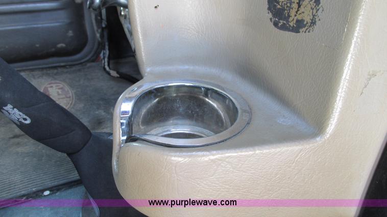 image for item I3038 2003 Peterbilt 379 semi truck