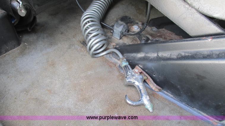 image for item I3038 2003 Peterbilt 379 semi truck