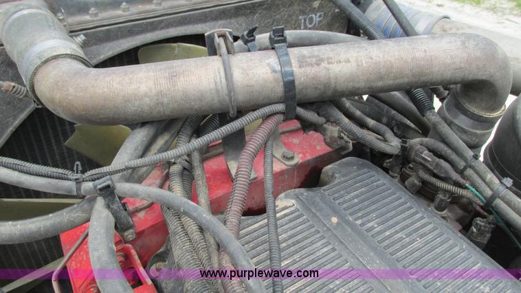 image for item I3038 2003 Peterbilt 379 semi truck