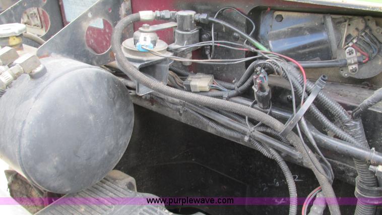 image for item I3038 2003 Peterbilt 379 semi truck