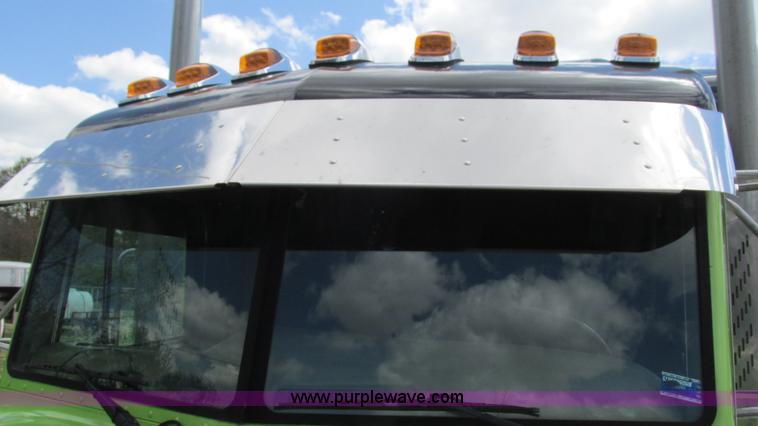 image for item I3038 2003 Peterbilt 379 semi truck