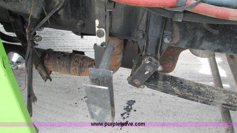 image for item I3038 2003 Peterbilt 379 semi truck