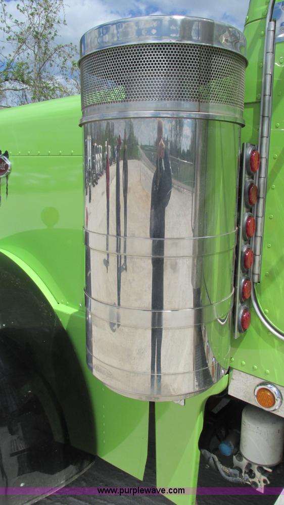 image for item I3038 2003 Peterbilt 379 semi truck