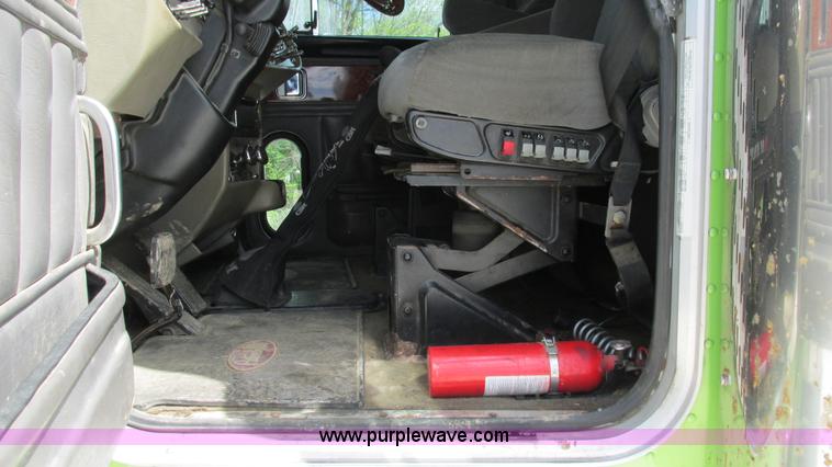 image for item I3038 2003 Peterbilt 379 semi truck