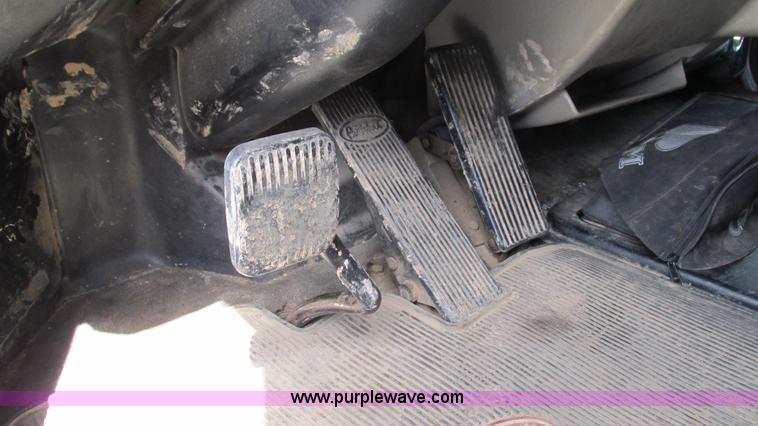 image for item I3038 2003 Peterbilt 379 semi truck