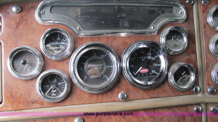 image for item I3038 2003 Peterbilt 379 semi truck