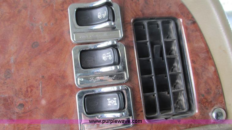 image for item I3038 2003 Peterbilt 379 semi truck