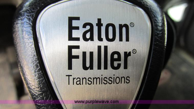 image for item I3038 2003 Peterbilt 379 semi truck