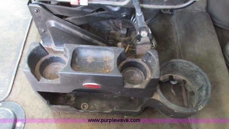 image for item I3038 2003 Peterbilt 379 semi truck