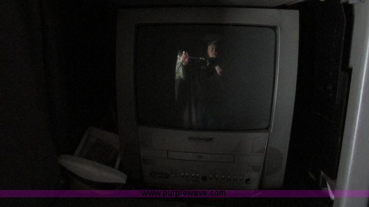 image for item I3038 2003 Peterbilt 379 semi truck