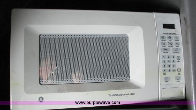 image for item I3038 2003 Peterbilt 379 semi truck