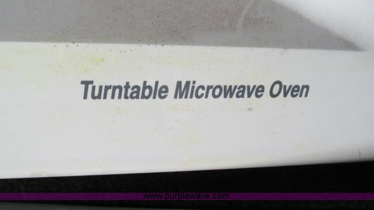 image for item I3038 2003 Peterbilt 379 semi truck