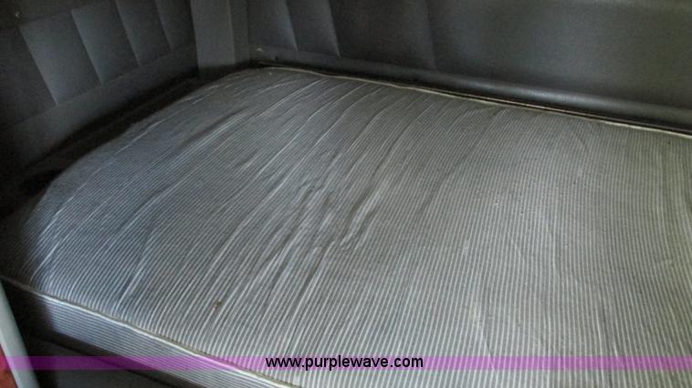 image for item I3038 2003 Peterbilt 379 semi truck