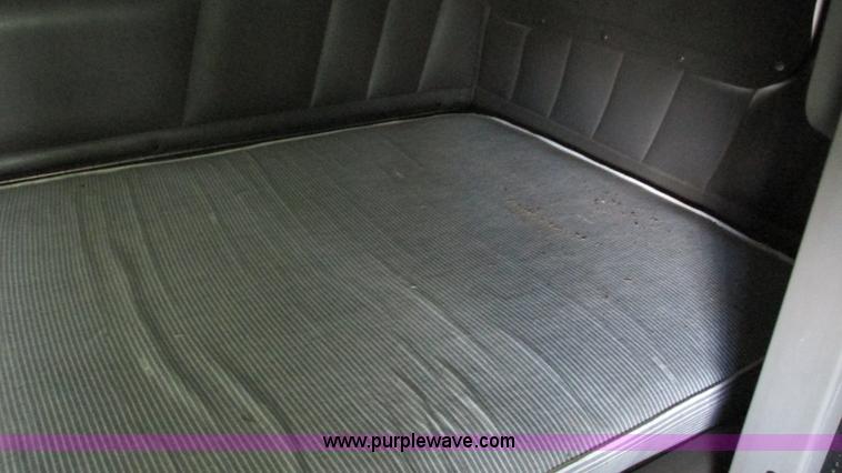 image for item I3038 2003 Peterbilt 379 semi truck