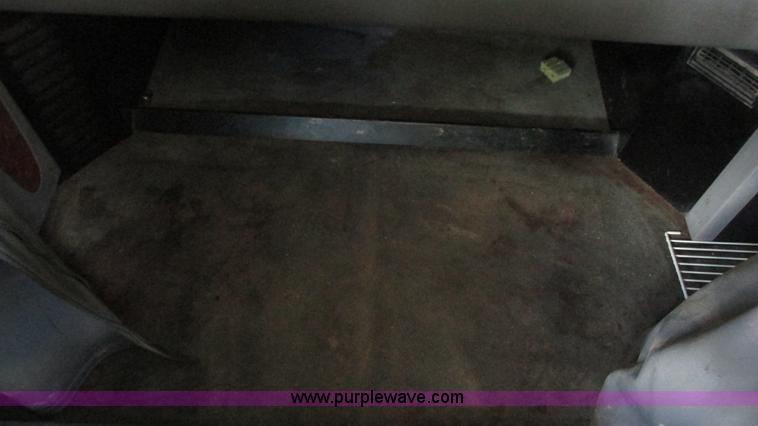 image for item I3038 2003 Peterbilt 379 semi truck