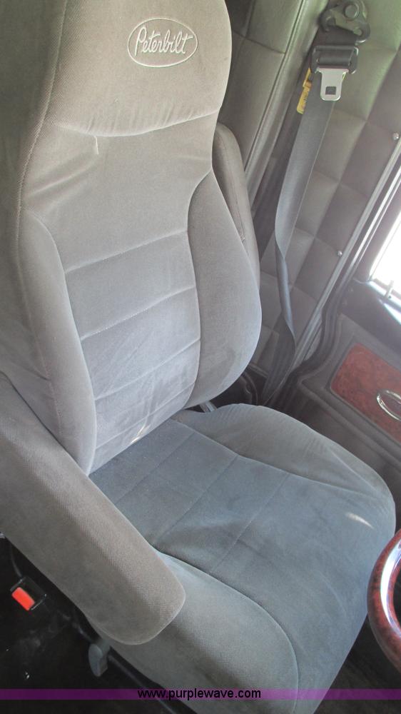 image for item I3038 2003 Peterbilt 379 semi truck