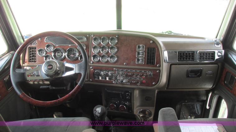 image for item I3038 2003 Peterbilt 379 semi truck