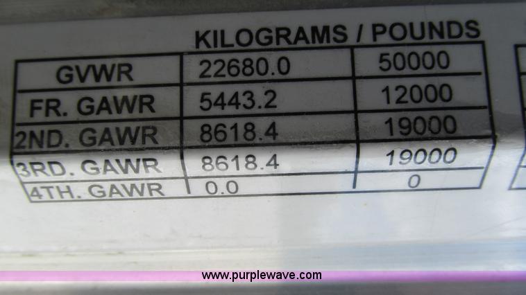 image for item I3038 2003 Peterbilt 379 semi truck