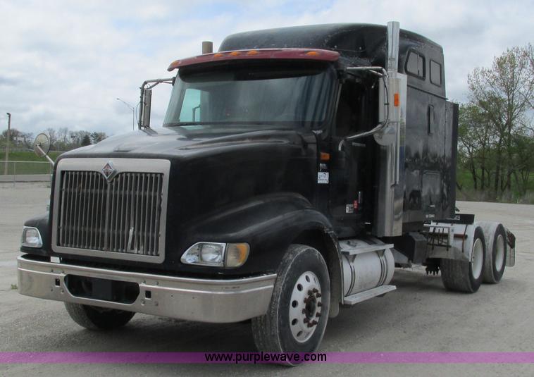 image for item I3039 2007 International 9400i semi truck