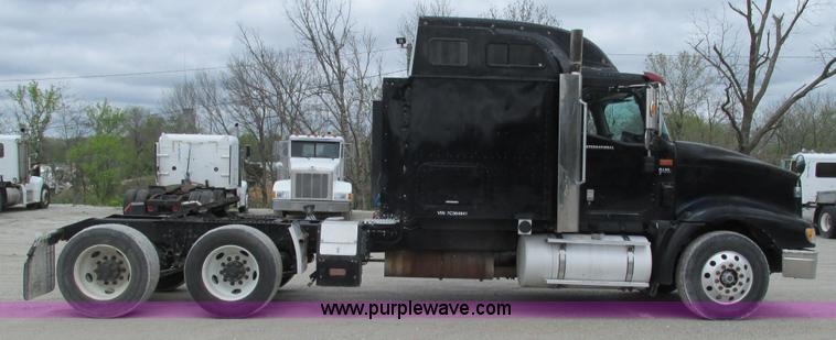 image for item I3039 2007 International 9400i semi truck
