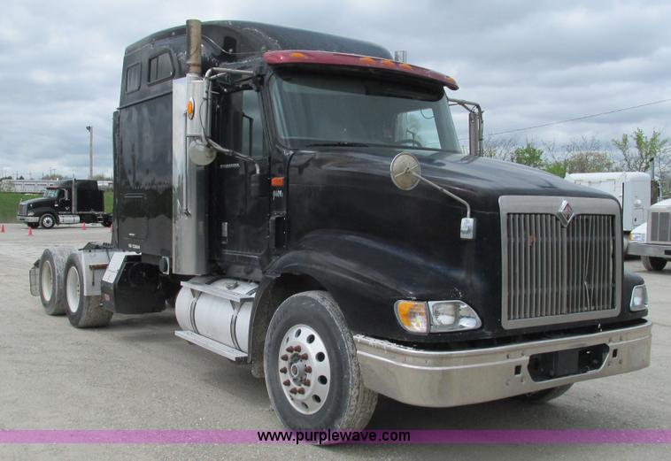 image for item I3039 2007 International 9400i semi truck