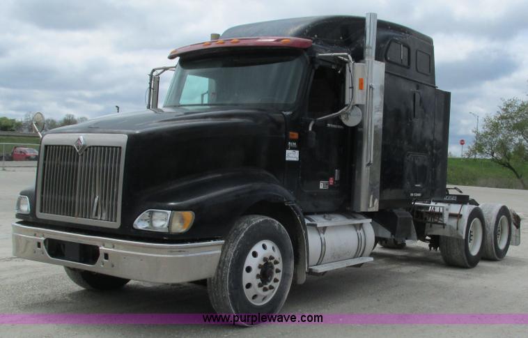 image for item I3039 2007 International 9400i semi truck