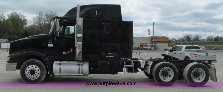 image for item I3039 2007 International 9400i semi truck
