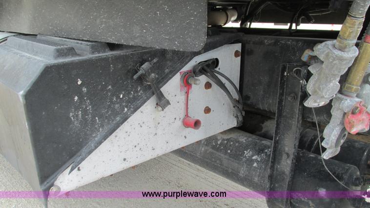 image for item I3039 2007 International 9400i semi truck