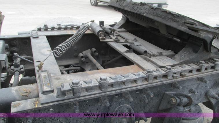 image for item I3039 2007 International 9400i semi truck