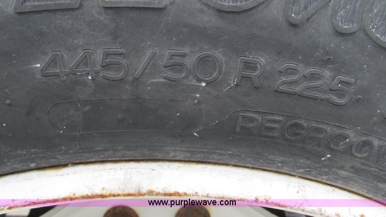 image for item I3039 2007 International 9400i semi truck